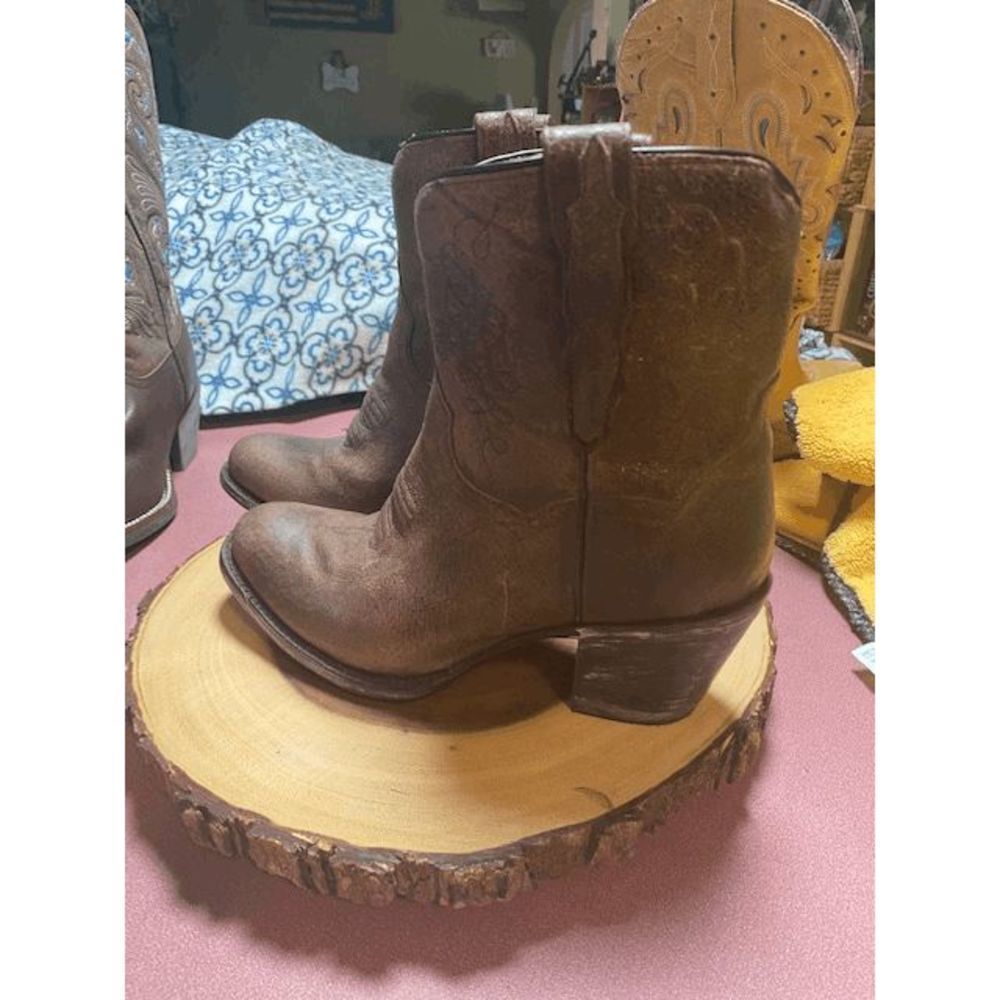 Dan Post distressed brown round toe booties